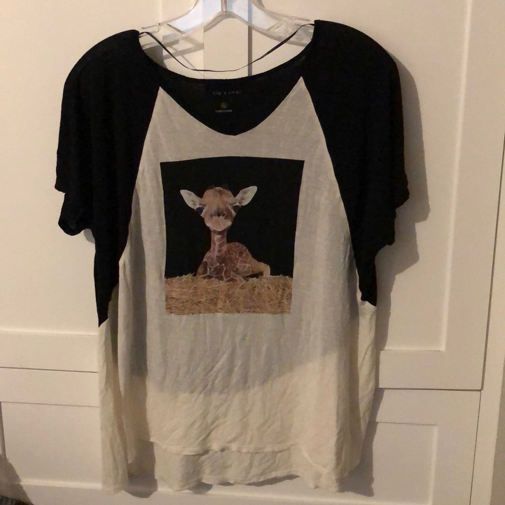 Juniors Xl cute giraffe shirt